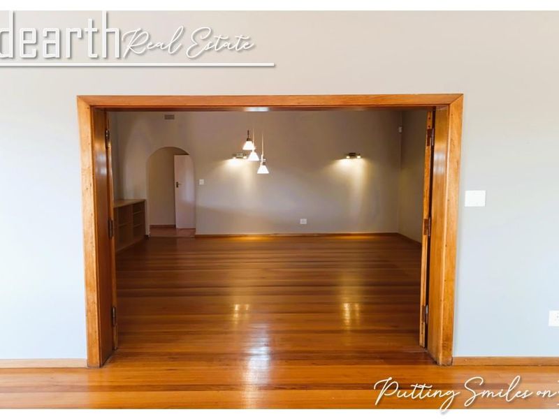 "A Versatile Rental Retreat in Klein Windhoek- Berg Street" - Photo 9