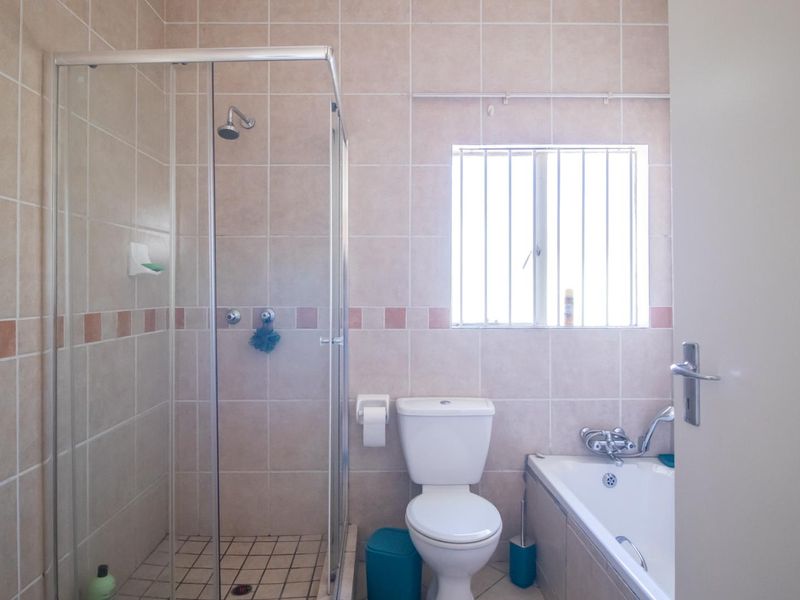 3 Bedroom 2 bathroom home - Photo 5