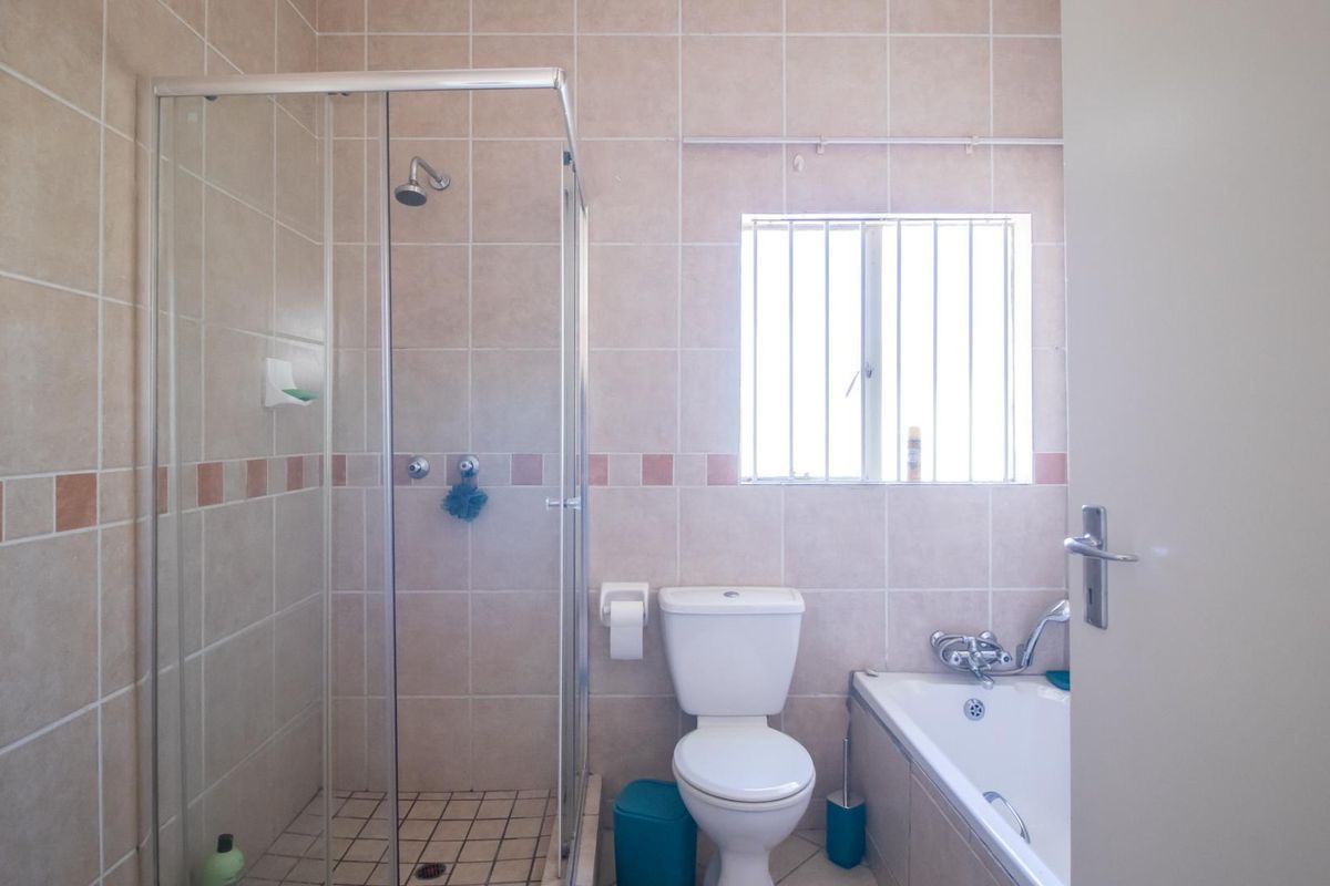 3 Bedroom 2 bathroom home - Photo 5