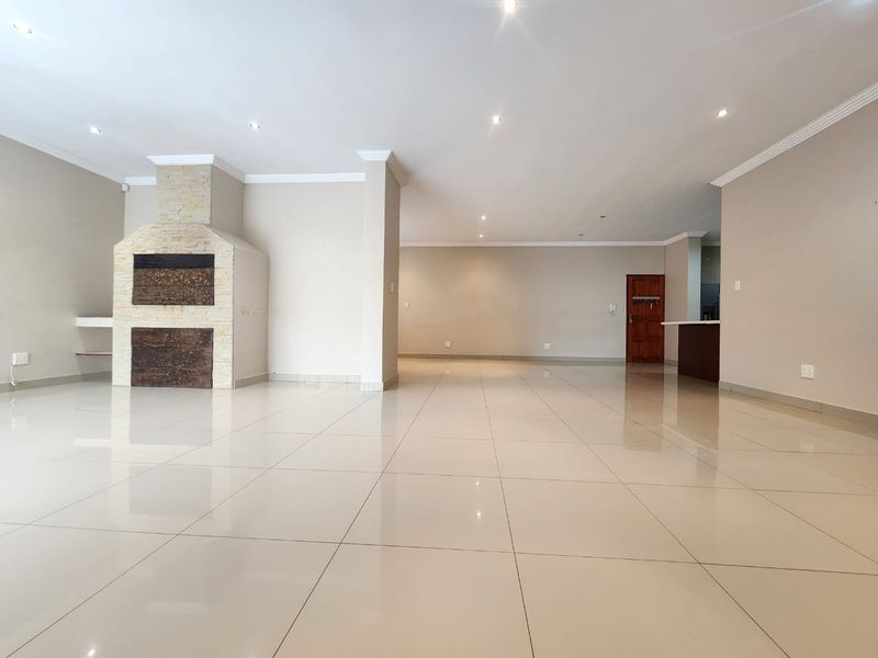 Exclusive Living in New Redruth: Impeccable Full-Title 4 Bedroom Cluster in a Prestigious 4-Unit Complex - Photo 4