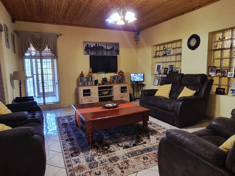 Kleine Kuppe 4 bedroom House for Sale - Photo 2