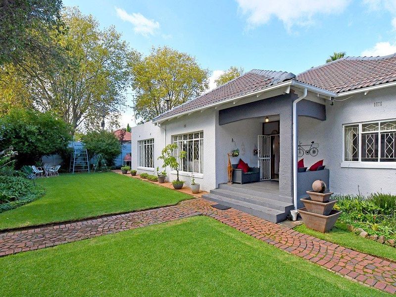 Spacious Family Home Near Sydenham Highlands North Synagogue - Photo 2