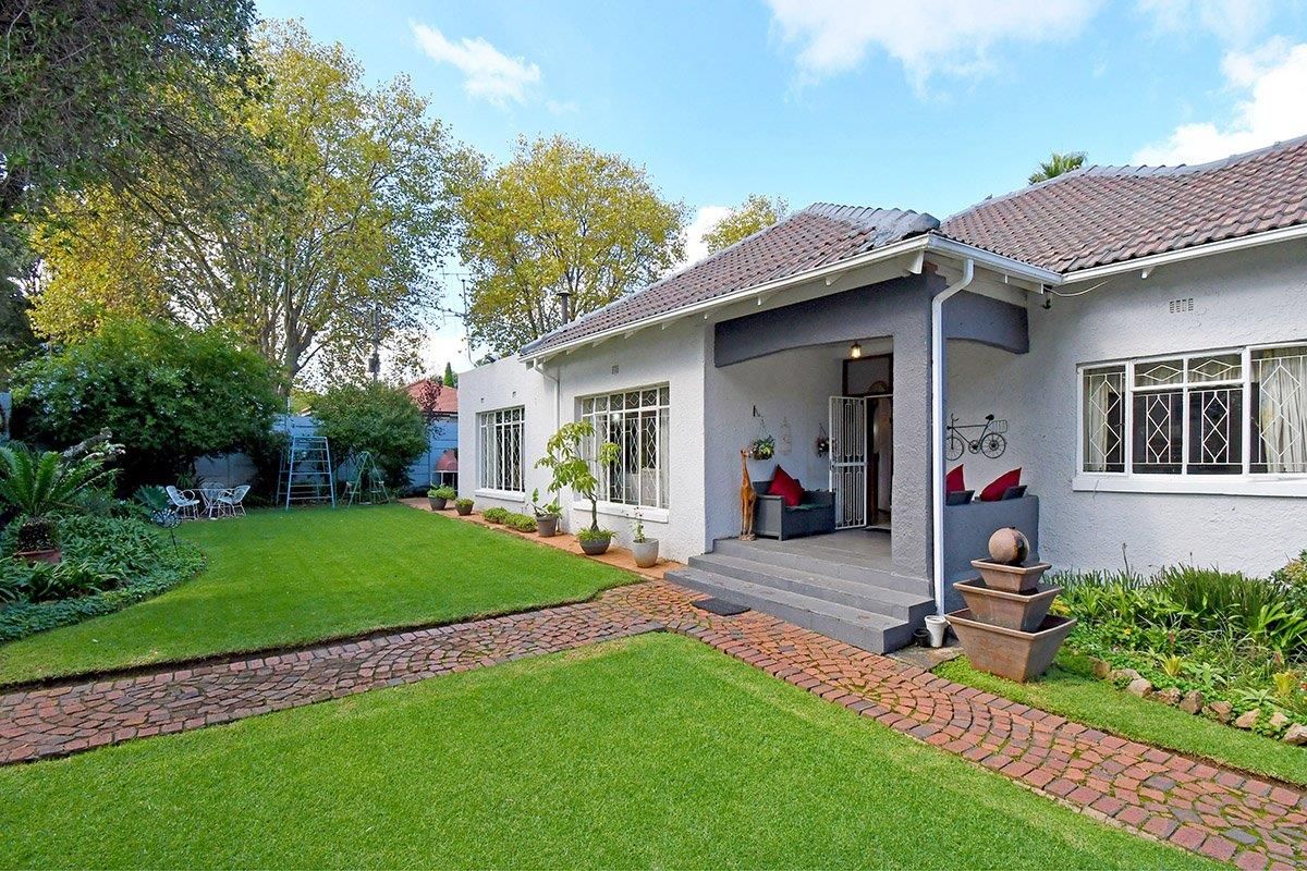 Spacious Family Home Near Sydenham Highlands North Synagogue - Photo 2