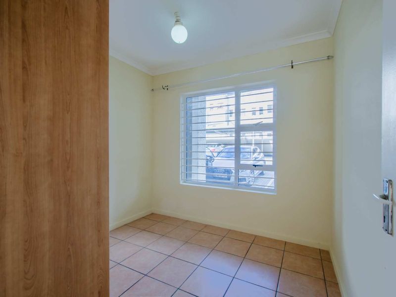 Spacious 2-Bed, 1-Bath Apartment with Patio & Garden - Photo 8