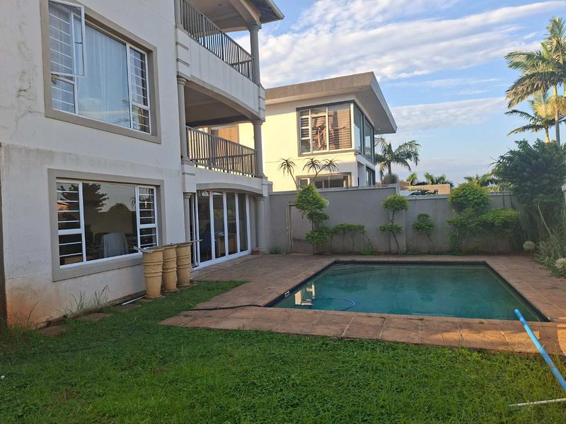 Double story sea facing house for sale in Durban North - Photo 2