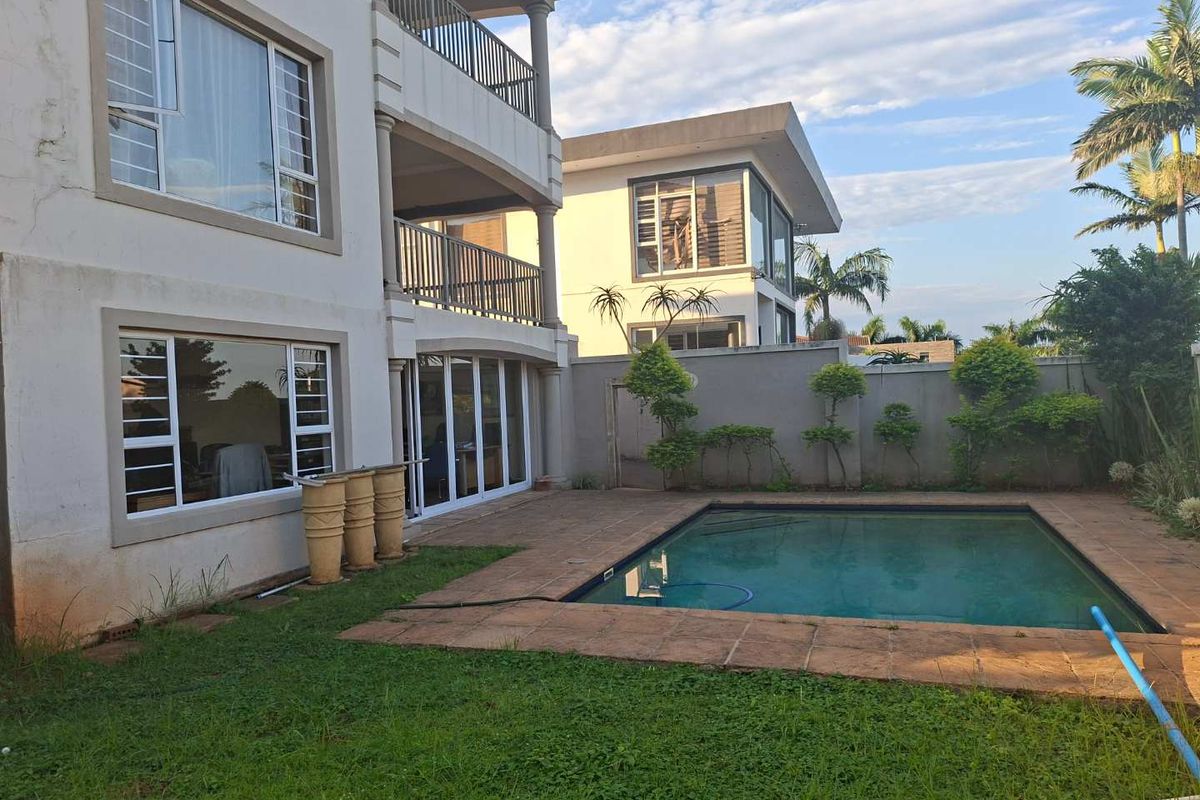 Double story sea facing house for sale in Durban North - Photo 2