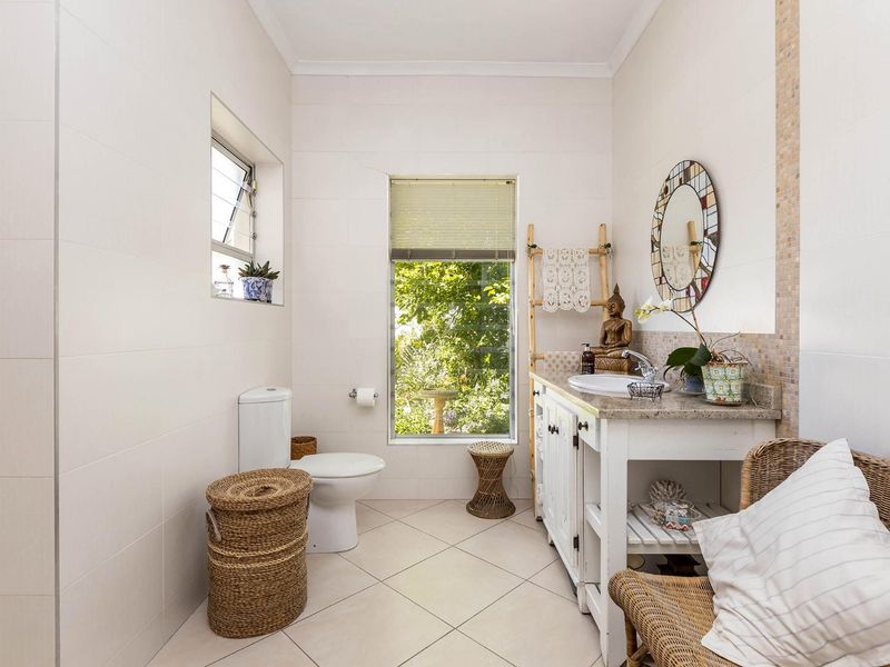 Spacious family home in the heart of Milnerton - Photo 4