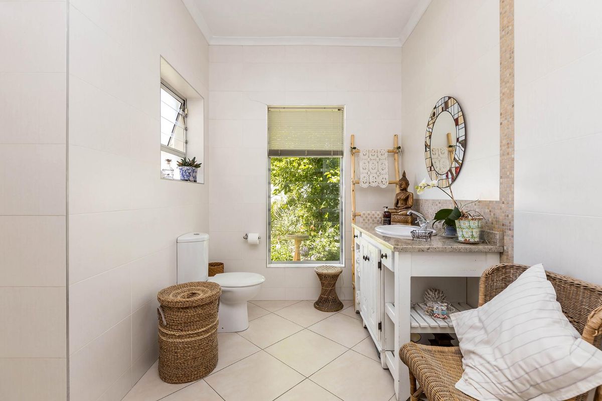 Spacious family home in the heart of Milnerton - Photo 4