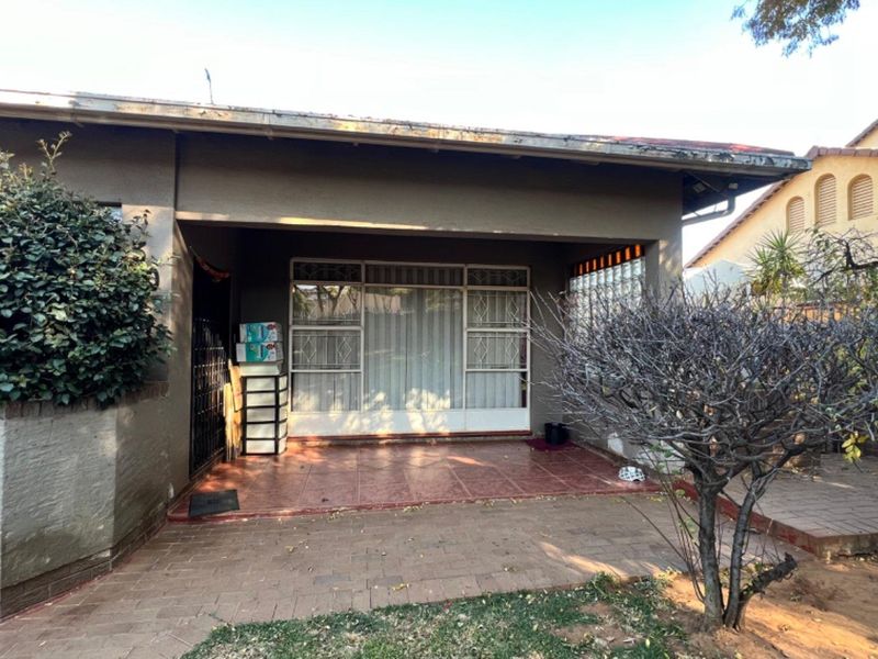 Spacious 3-Bed Family Home with Pool & Entertainment Area - Photo 5