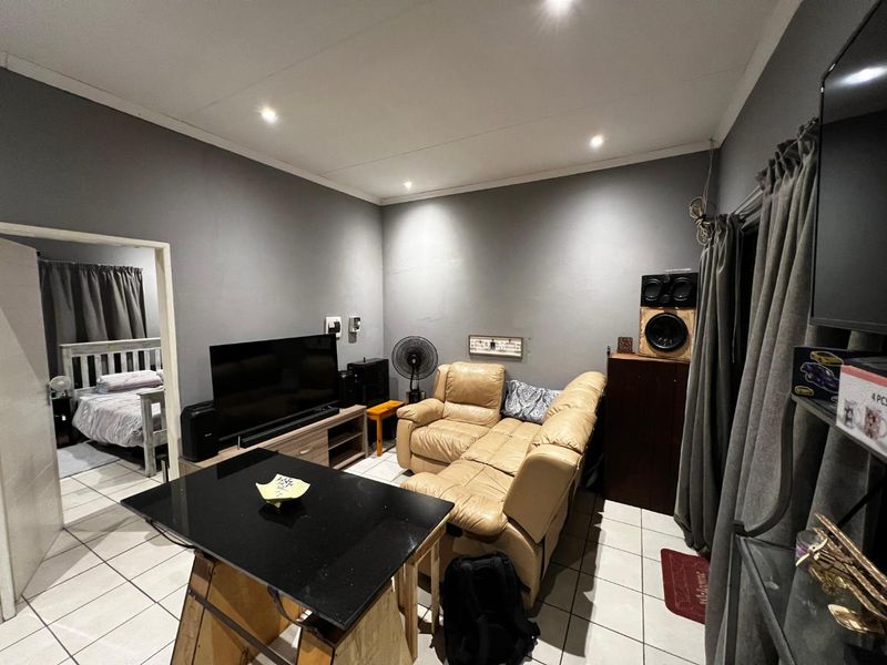 Charming & Cozy Cottage in Ferndale - Photo 6