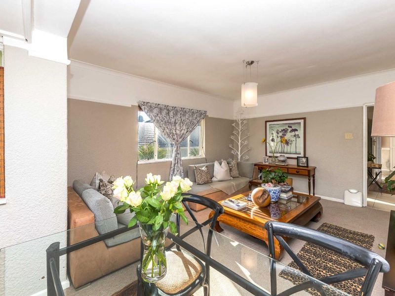 Spacious two bedroom home with leafy outlook in excellent location - Photo 9