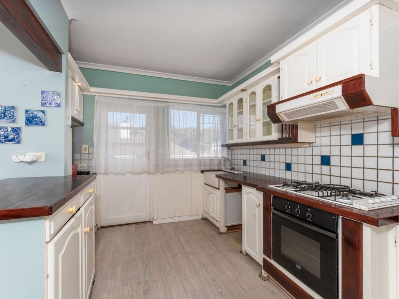 Spacious Family Home with Versatile Living Options in Capri Village - Photo 10