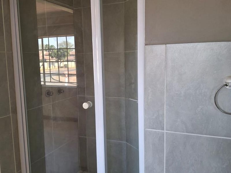 BEAUTIFUL 3 BEDROOM DUPLEX FOR SALE IN EQUESTRIA - Photo 8