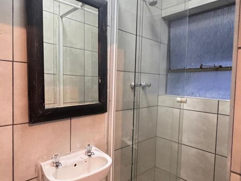 Charming 1-Bedroom Freestanding Cottage in Sought-After Randpark Ridge - Photo 5