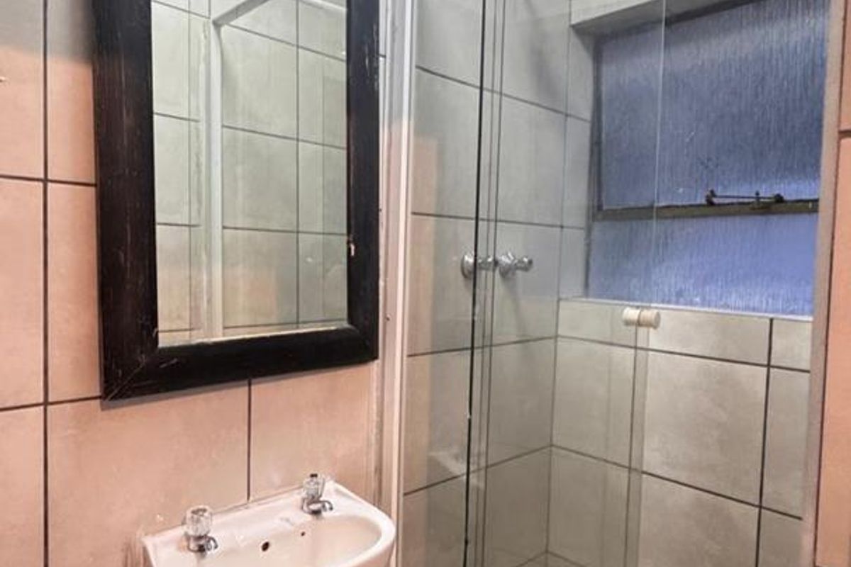 Charming 1-Bedroom Freestanding Cottage in Sought-After Randpark Ridge - Photo 5