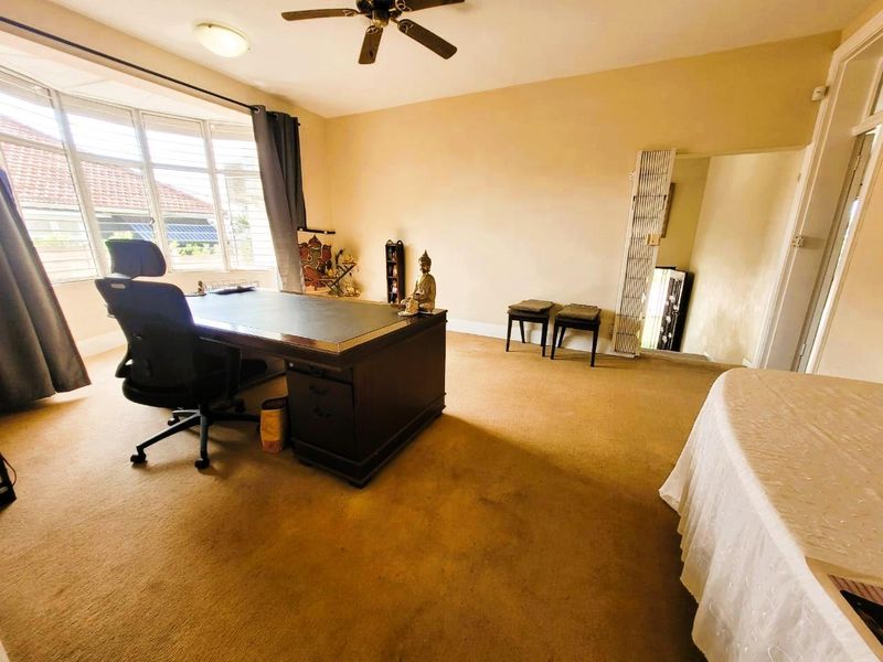 Double Volume Spacious Glenwood Home - Photo 7