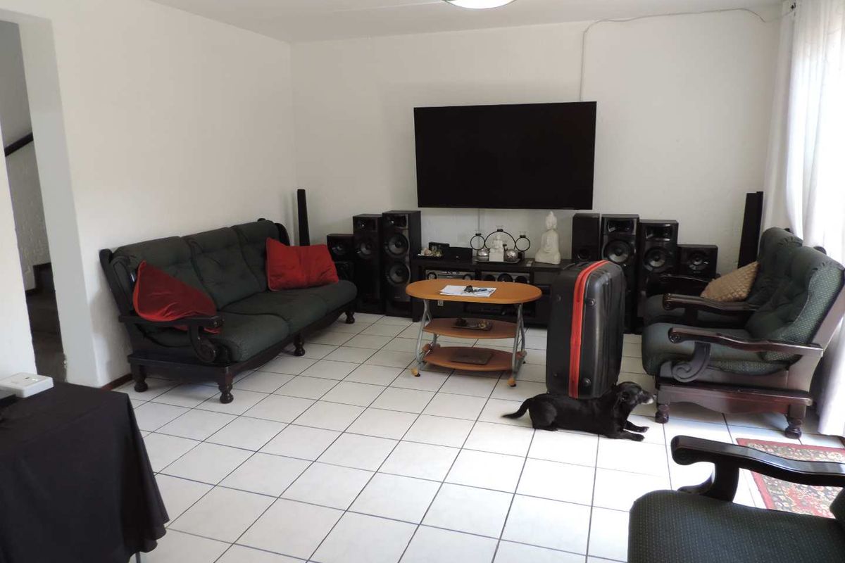 2 bedroomed well maintained duplex in Glenvista with single garage and private garden and pet friendly - Photo 3