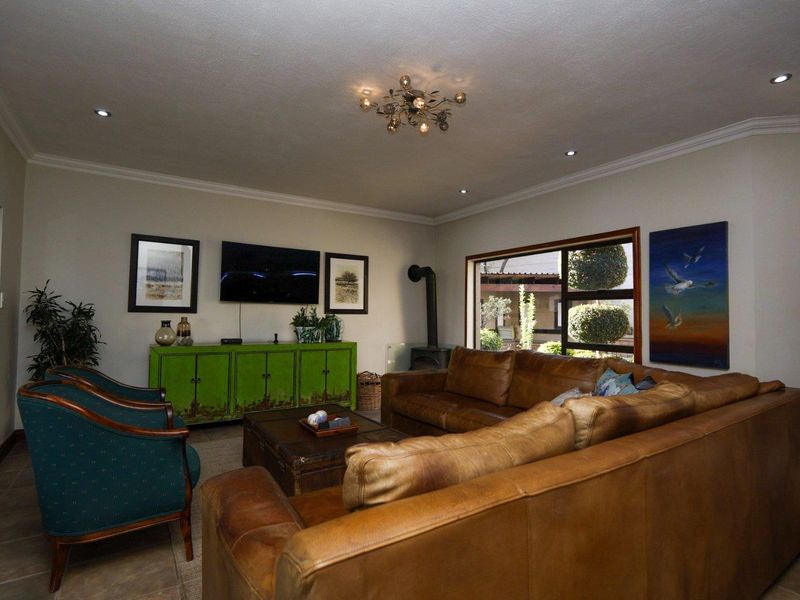Exclusive Luxury Living in the Prestigious Centurion Golf Estate - Photo 10