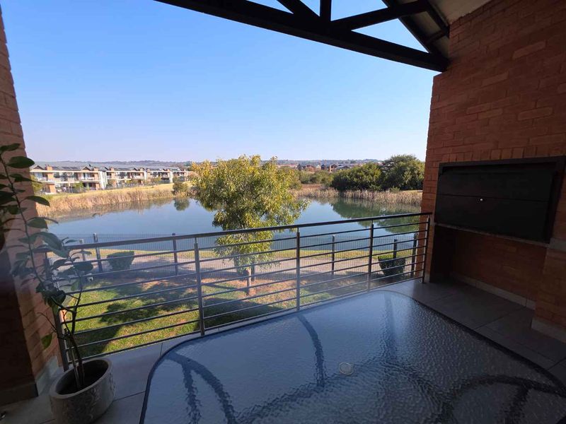 Modern, Stunning 3-Bedroom Apartment for Rent in Six Fountains Estate.  Truly the entertainer's dream! - Photo 1