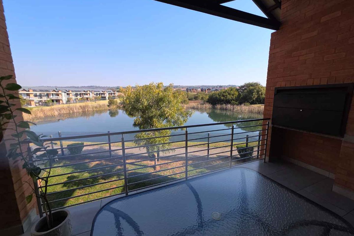 Modern, Stunning 3-Bedroom Apartment for Rent in Six Fountains Estate.  Truly the entertainer's dream! - Photo 5