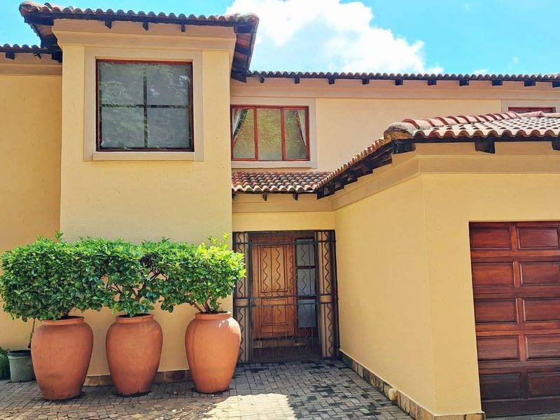 Elegant Family Home – Prime Location Adjacent to Bedfordview - Photo 3