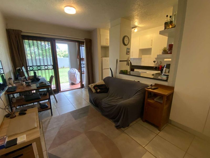 1 Bedroom Apartment / Flat for Sale in Waterkloof Ridge. - Photo 8