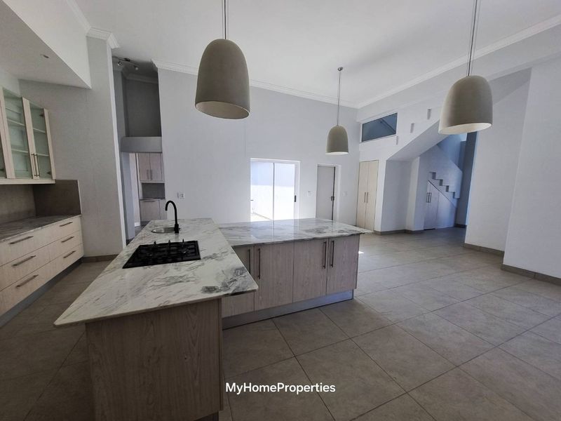 Stunning Newly Built Coastal Home Near Platz Am Meer Mall | Neu gebautes Küstenhaus in der Nähe des Platz Am Meer Einkaufszentrums, Swakopmund, Namibia - Photo 4