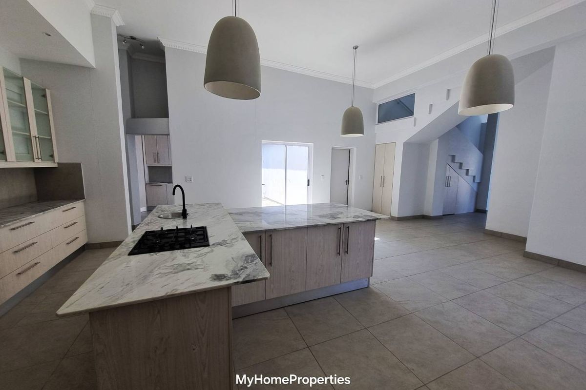 Stunning Newly Built Coastal Home Near Platz Am Meer Mall | Neu gebautes Küstenhaus in der Nähe des Platz Am Meer Einkaufszentrums, Swakopmund, Namibia - Photo 4