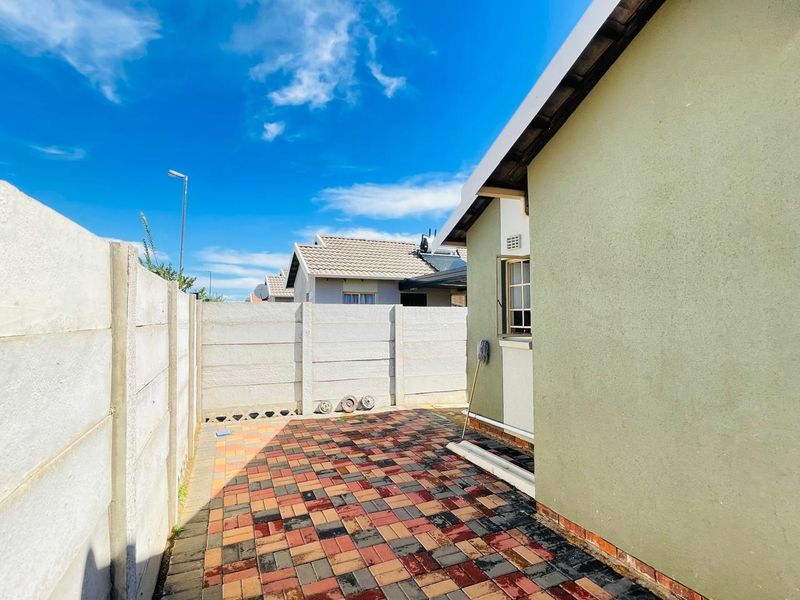3 Bedroom House For Sale In Sky City EXT 33 - Photo 4