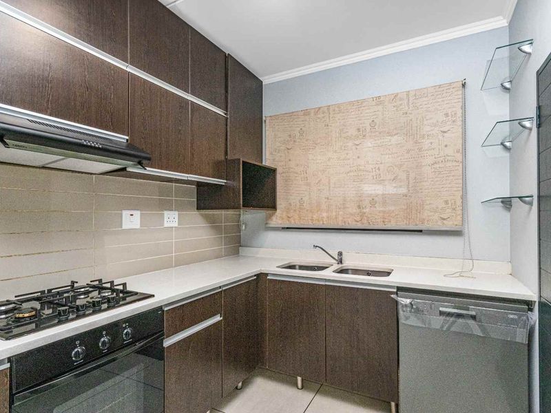 Modern 3 Bedroom Executive Garden Apartment - Photo 9