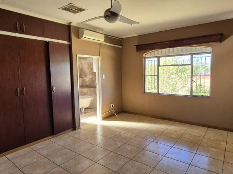 Spacious Family Home for Sale in the Central of Okahandja! - Photo 10