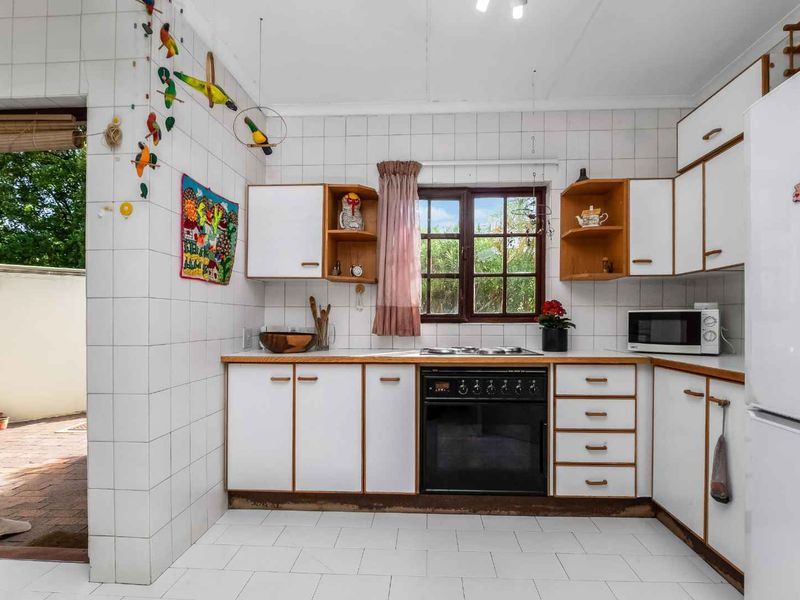 A Delightful Cluster Home In Sought After Lanzerac Situated On A Corner Stand - Photo 10