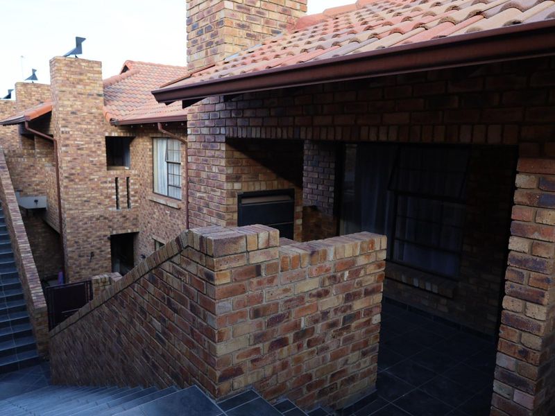 Two bedroom apartment in Germiston - Photo 3