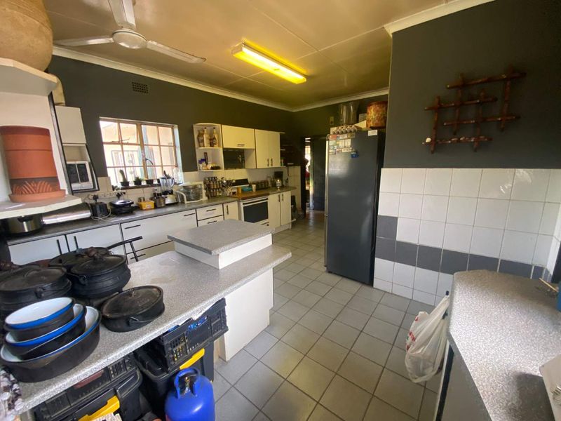 Family Home for Sale in Brackendowns - Photo 4