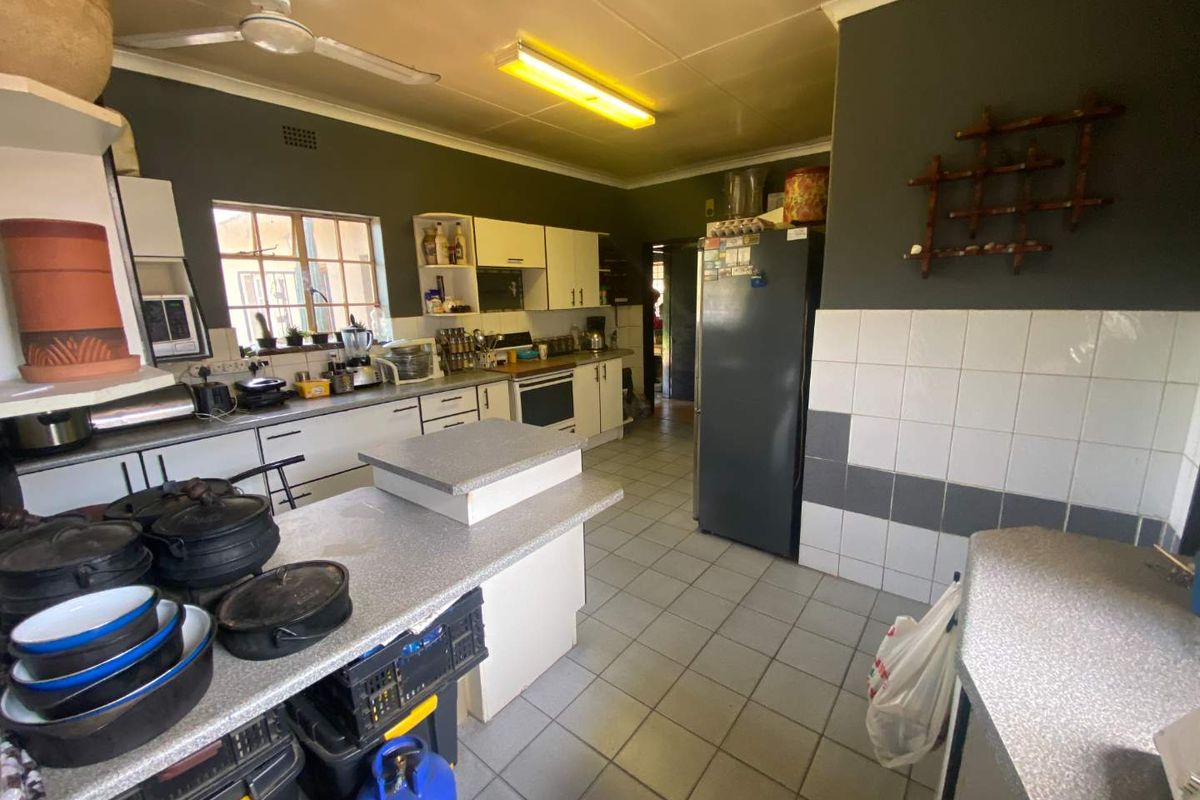 Family Home for Sale in Brackendowns - Photo 4