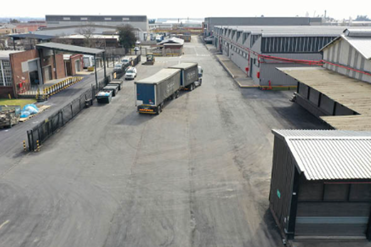 1 025m2 Benoni Warehouse To Let - Photo 2