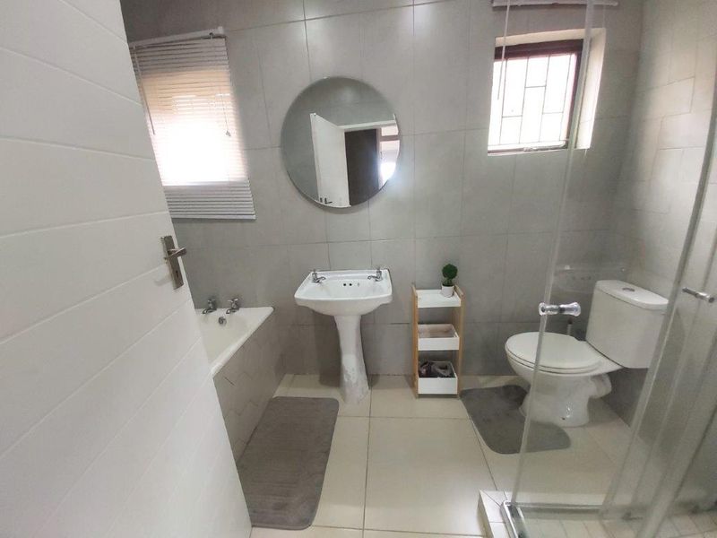 Hendra - Modern Family Home in a Peaceful Cul-De-Sac - Photo 8