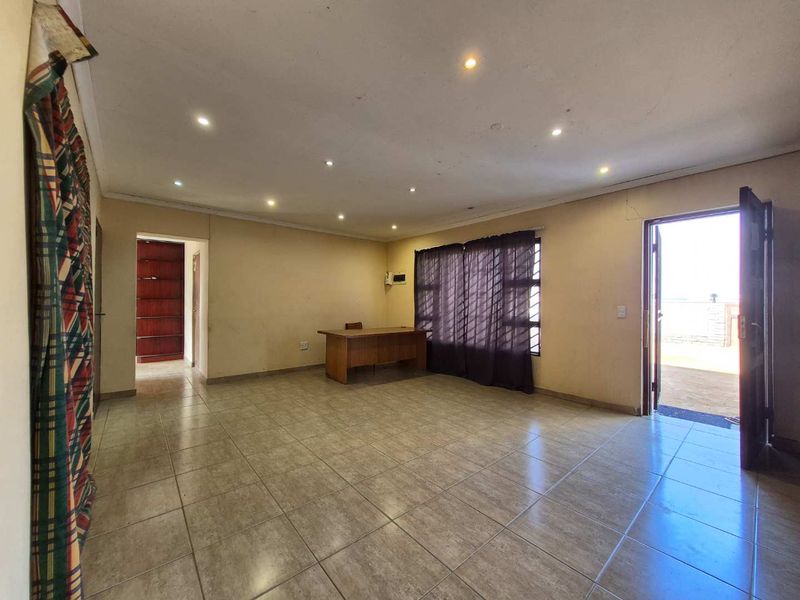 Kuisebmond, Walvis Bay:  3 Bedr Home is for Sale - Photo 6