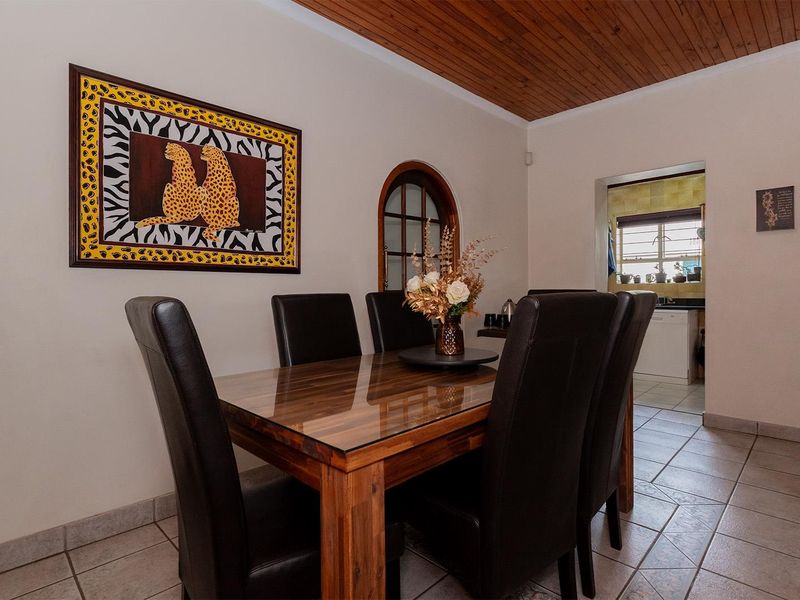 Spacious 3-bedroom family home in Kempton Park Ext 4 on a large 1115sqm stand. - Photo 10