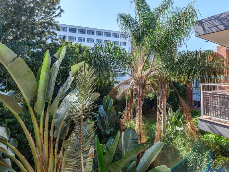 Spacious Duplex Apartment In Sought  After Consulate Place - Photo 9
