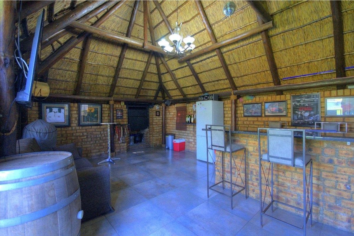 Renovated beauty with teen pad - Photo 3