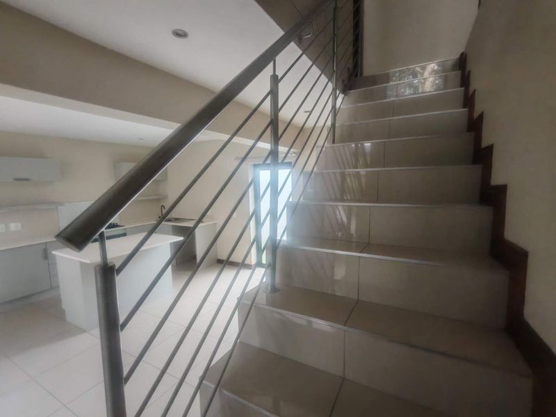 VERY MODERN ARCHITECTURAL DESIGN TOWNHOUSE - Photo 8