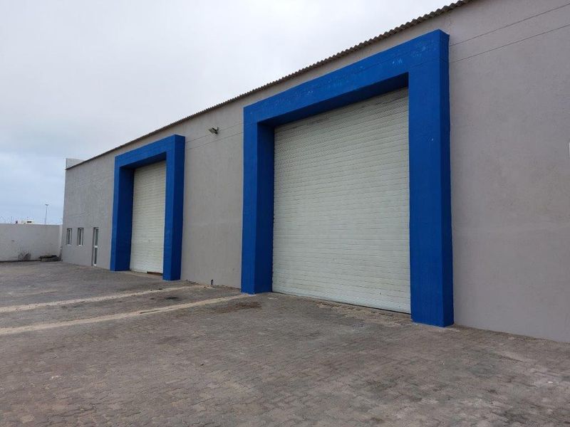 Amazing fully developed Industrial Property with lots of potential 💢 - Photo 3