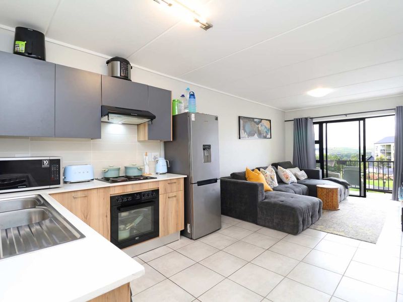 Modern 2-Bedroom Apartment with Balcony in Greenlee Eco Estate - Photo 2