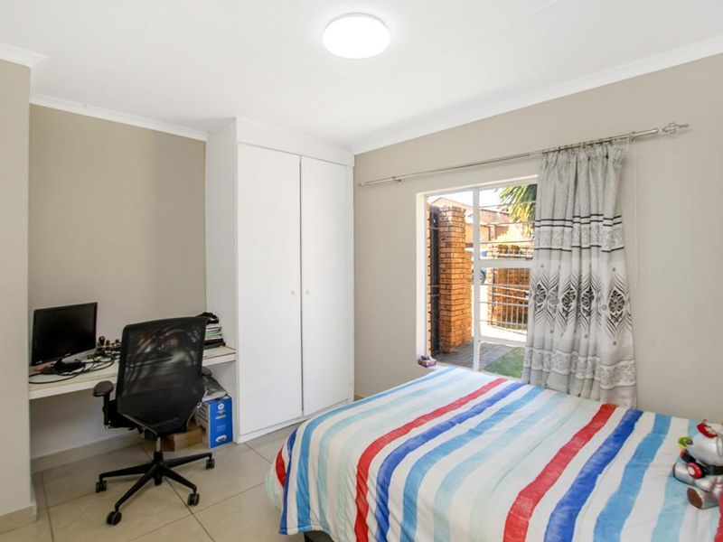 Neat 2 bedroom 1 bathroom unit for sale in Honey Park Roodepoort - Photo 10