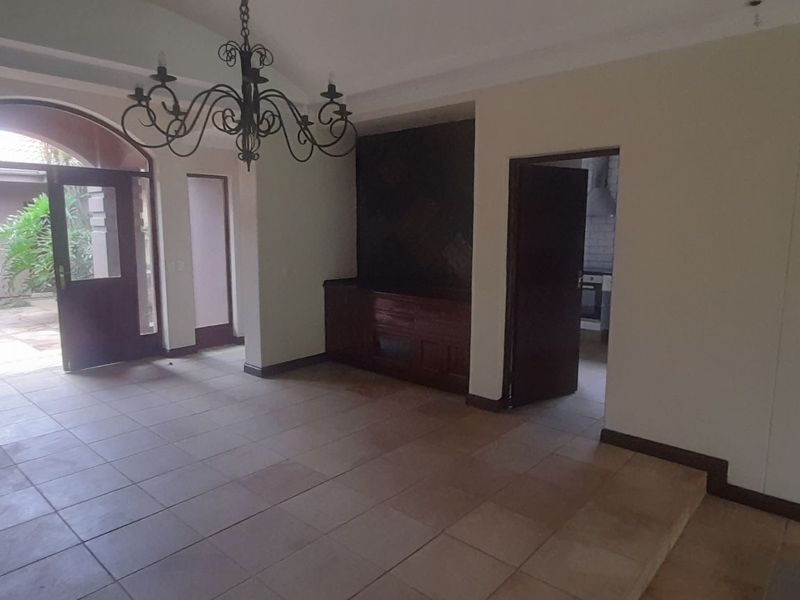 Stunning Lakeside Retreat with Modern Amenities - Photo 4