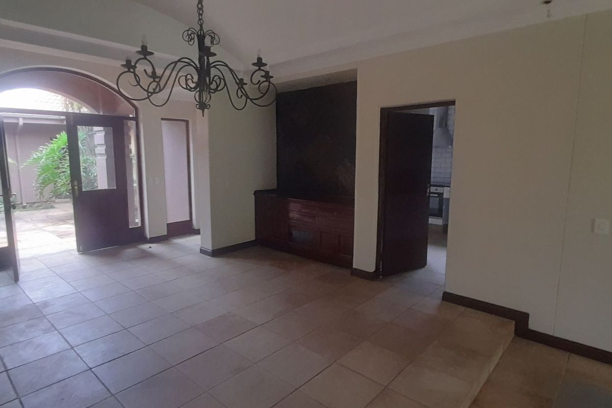 Stunning Lakeside Retreat with Modern Amenities - Photo 4