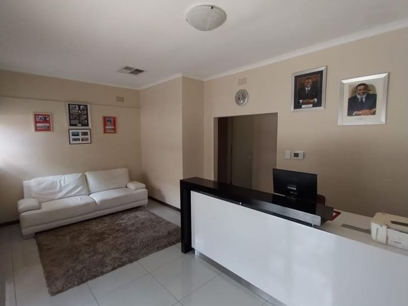 Office to Let - Photo 7