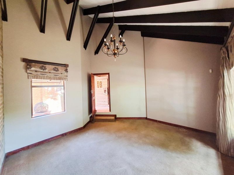 Timeless Elegance in the Heart of Aerorand. - Photo 8