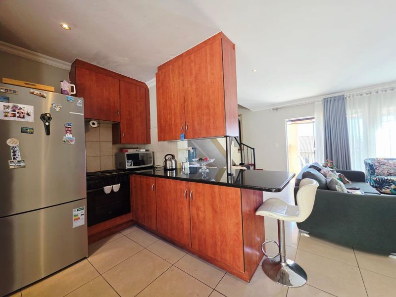Spacious 2-Bedroom Townhouse for Rent - Photo 4
